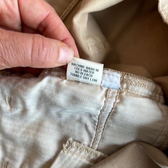 BELLA DAHL KHAKI COLORED SHORTS.  NEW WITH TAGS - Picture 8 of 8